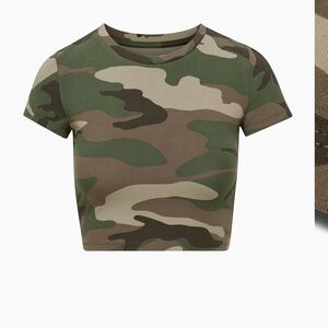 ARITZIA Hold-It cropped camo baby tee Large